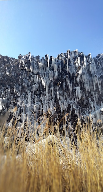 Foto prossimo piano della neve contro un cielo limpido