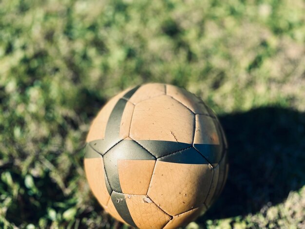 Photo close-up of soccer ball on grass