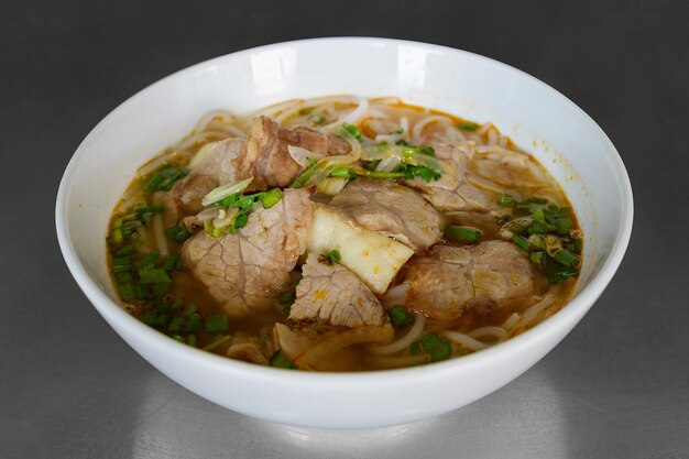 Photo close-up of soup in bowl on table