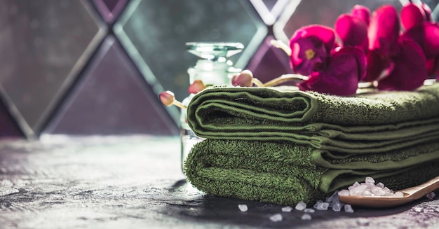 Photo close-up of spa equipment on table