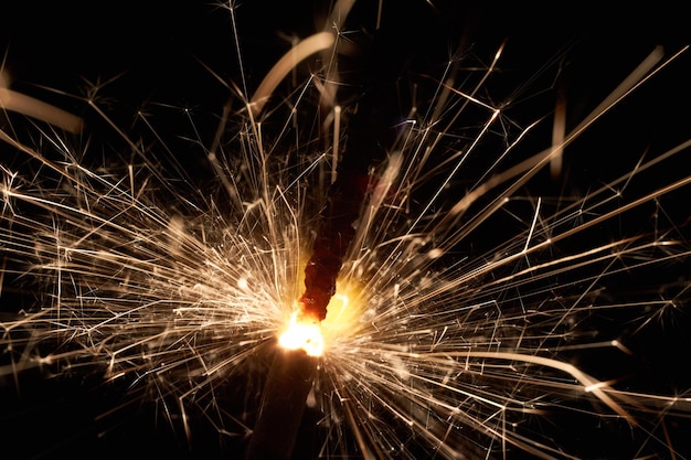 Photo close-up of sparkler burning at night