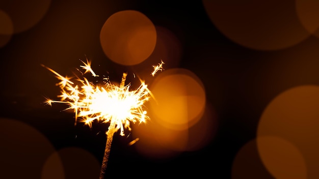 Photo close-up of sparkler at night