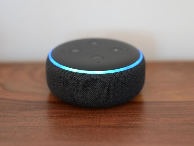 Photo close-up of speaker on table