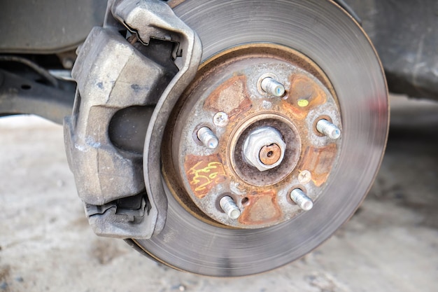 Photo close-up of spinning tire