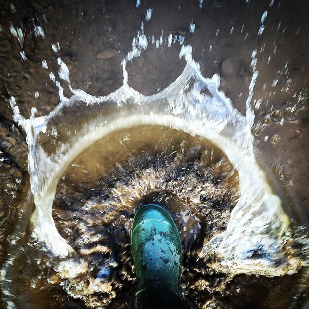 Foto prossimo piano dell'acqua che spruzza