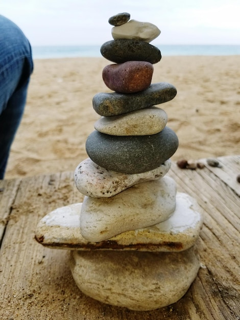 Photo close-up of stack of pebbles on beach