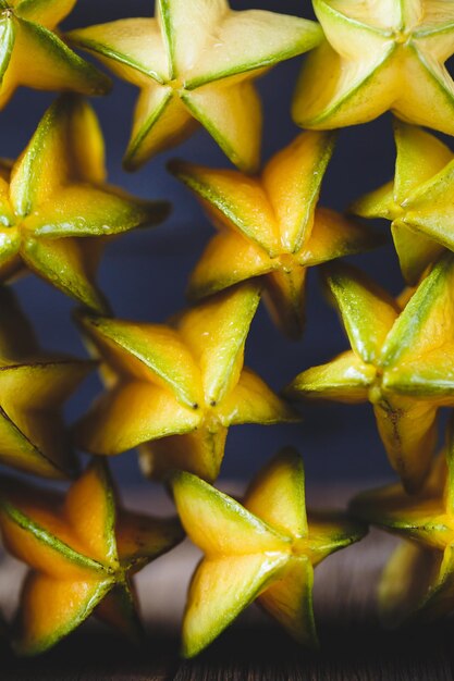 Photo close-up of starfruits