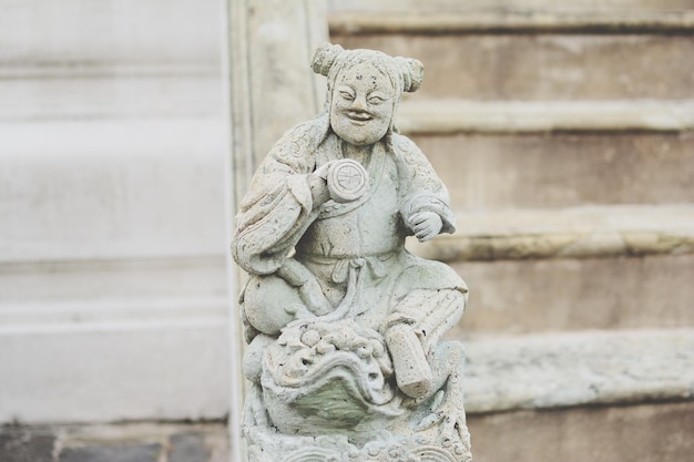 Photo close-up of statue against wall