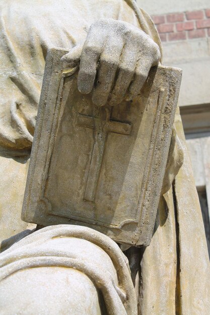 Foto prossimo piano della statua