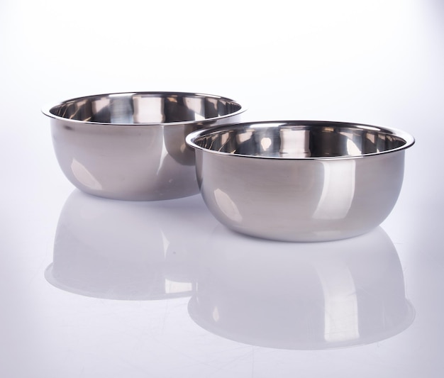 Photo close-up of steel bowls on white background