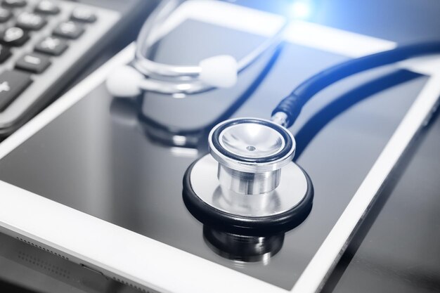 Photo close-up of stethoscope on digital tablet