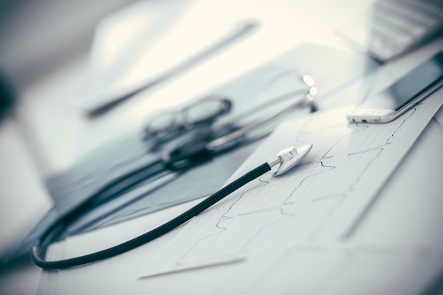 Close up. a stethoscope and a smartphone on the therapist's Desk. photo with copy space