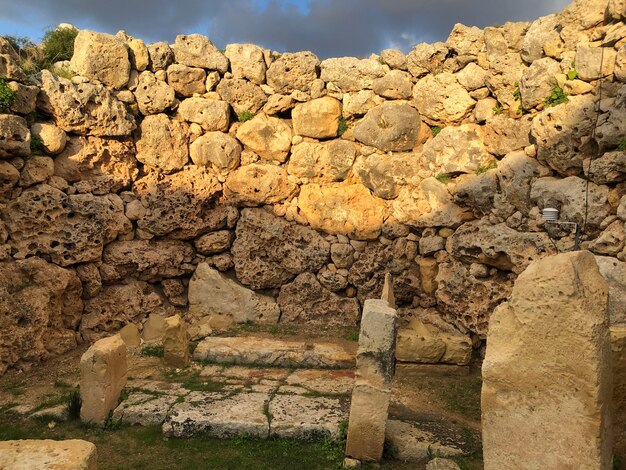 Foto prossimo piano del muro di pietra