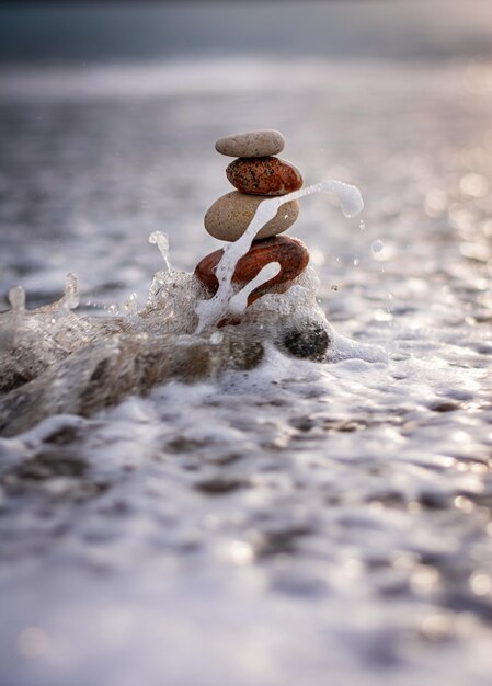 Foto close-up di pietre sulla spiaggia