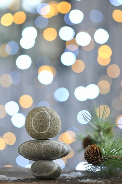 Photo close-up of stones on table