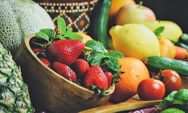 Foto prossimo piano delle fragole nel cesto