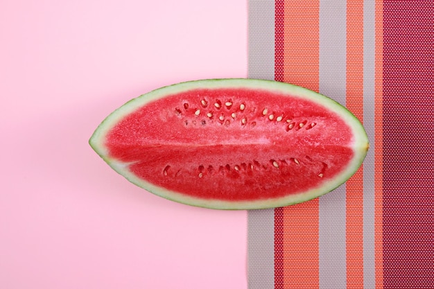 Photo close-up of strawberries in glass against pink background