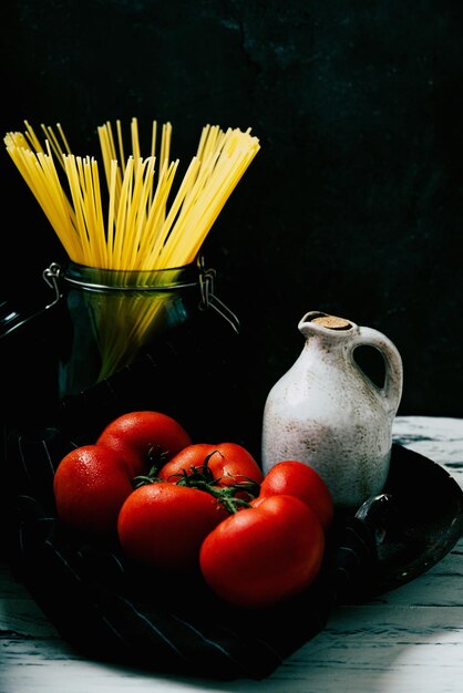 Photo close-up of strawberries on table