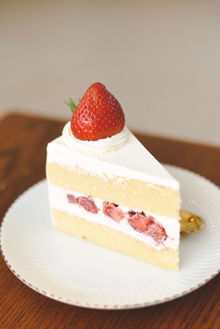 Photo 皿上のストロベリーケーキのクローズアップ