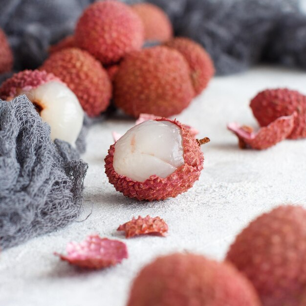 Photo close-up of strawberry on cake