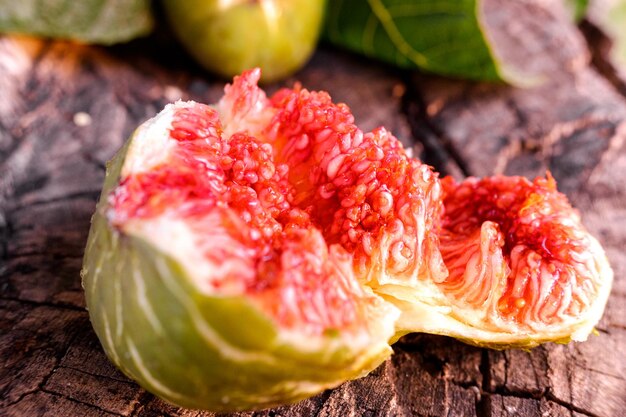 Foto prossimo piano di fragole su tavola