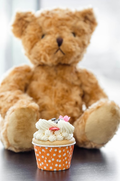 Foto prossimo piano di un giocattolo di peluche