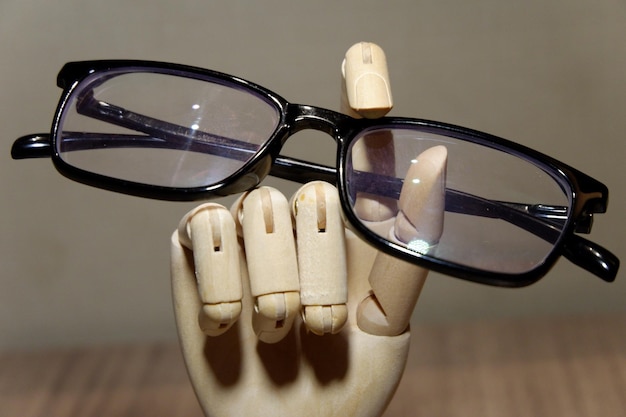 Photo close-up of sunglasses on table