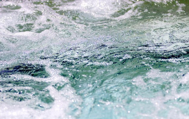 Photo close-up of surf on water