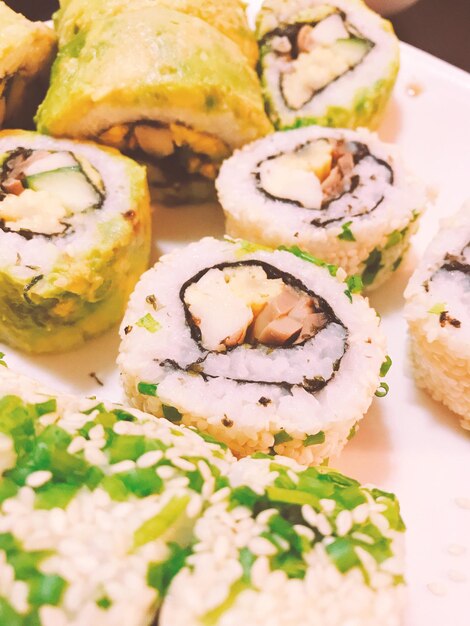 Photo close-up of sushi in plate