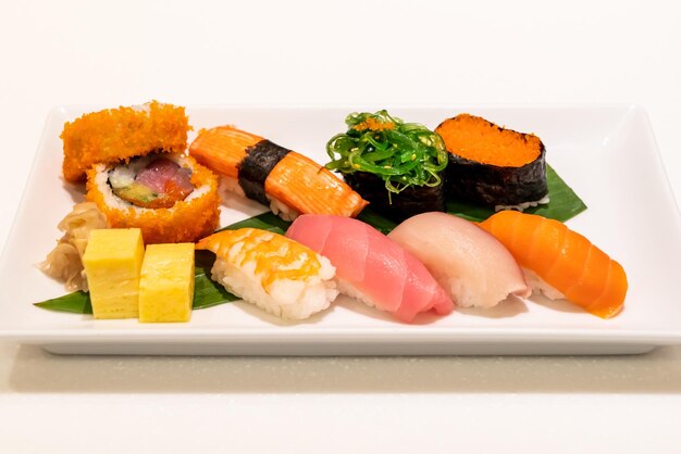 Photo close-up of sushi served in plate