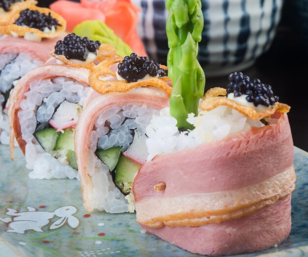 Photo close-up of sushi served in plate