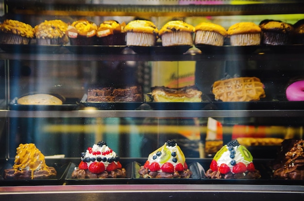 Foto close-up di cibi dolci destinati alla vendita al dettaglio