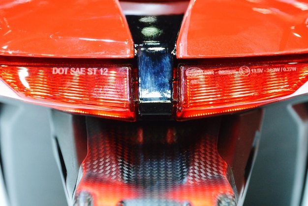 Photo close-up of tail lights of motor scooter