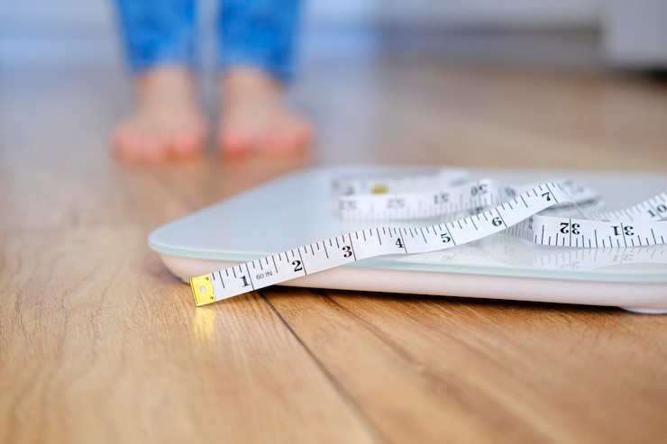 Photo close-up of tape measure on table
