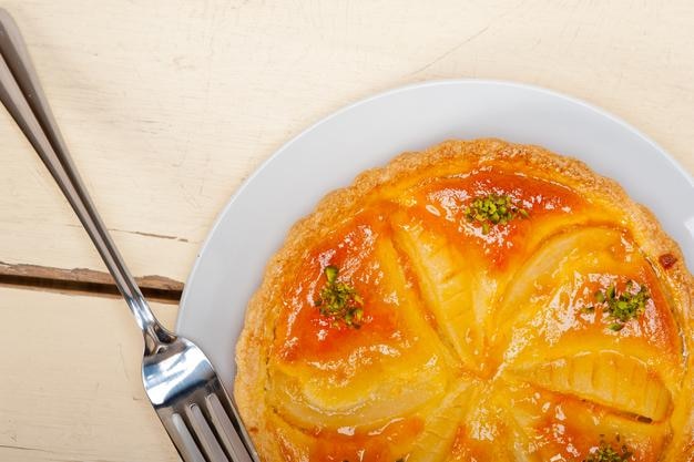 접시 에 있는 타르트 의 클로즈업