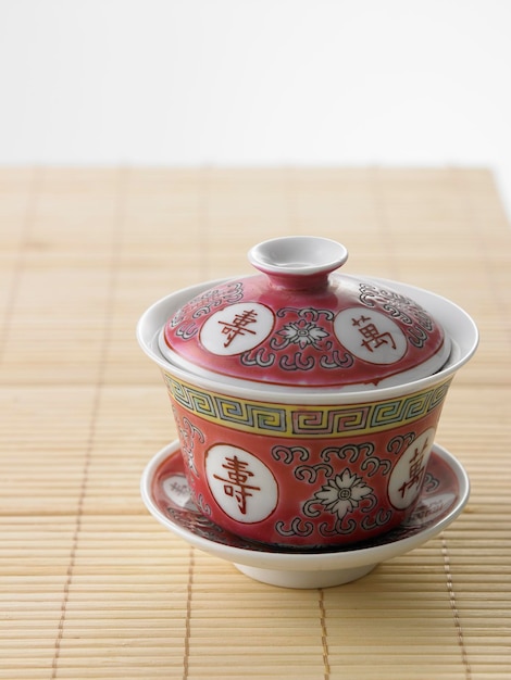 Photo close-up of tea cup on table