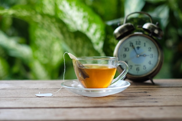 Foto prossimo piano del tè in tazza sul tavolo