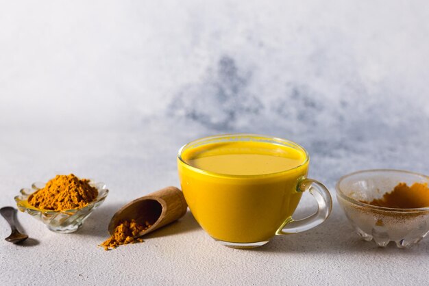 Photo close-up of tea served on table