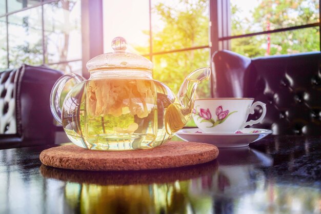 Photo close-up of tea served on table