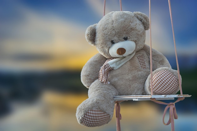 Photo close-up of teddy bear on swing