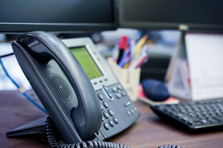 Foto close-up telefoon op het bureau