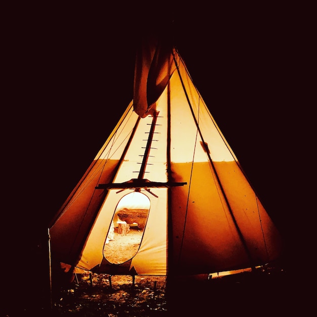 Photo close-up of tent on field