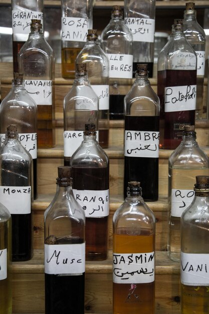 Photo close-up of text on glass bottles