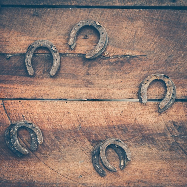 Photo close-up of text on old wooden door