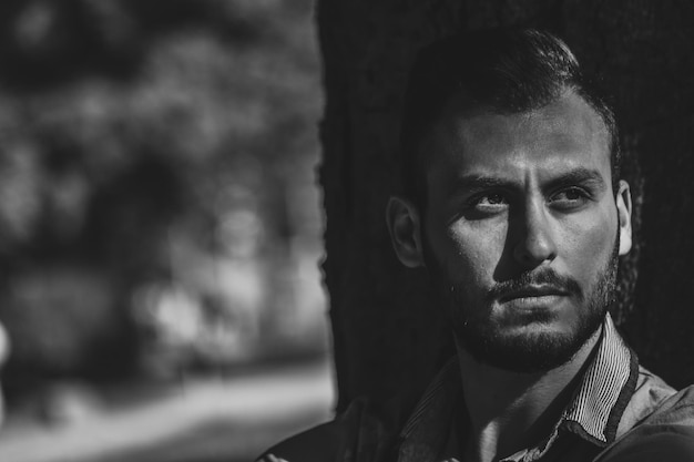 Photo close-up of thoughtful man