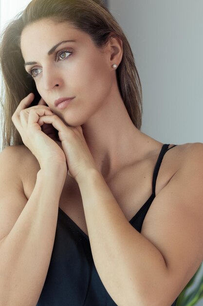 Photo close-up of thoughtful woman