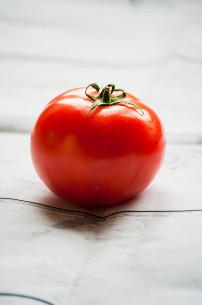 Foto prossimo piano dei pomodori sulla tavola