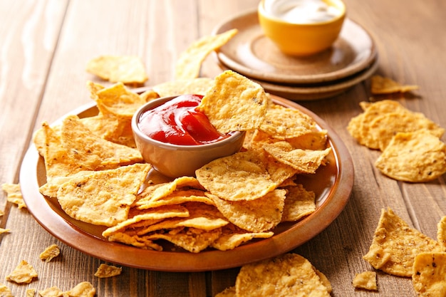 餐盤上服務的 tortilla 片的近距離拍攝