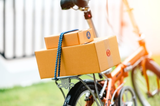 Foto prossimo piano di una bicicletta giocattolo