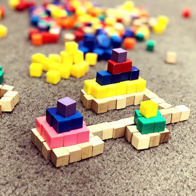 Photo close-up of toy blocks on table